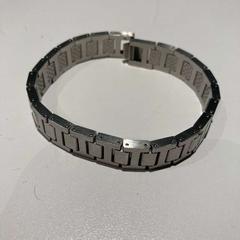 Pulseira Lacoste, segundo informou MEININGER Hotel Bruxelles Gare du Midi usando iLost