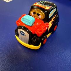 Macchina giocattolo, come riportato da IKEA Grenoble utilizzando iLost