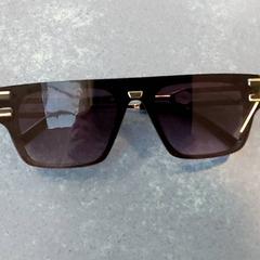 Ulleres - zonnebril, segons ha informat Centraal magazijn mitjançant iLost