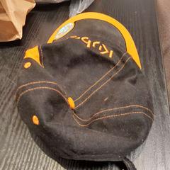 Casquette noire et orange, as reported by TCL using iLost