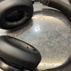 Kopfhörer, gemeldet von Rotterdam The Hague Airport über iLost