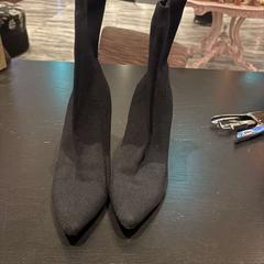 Obcasy, zgłoszono przez Van der Valk Hotel Amsterdam-Amstel przy użyciu iLost