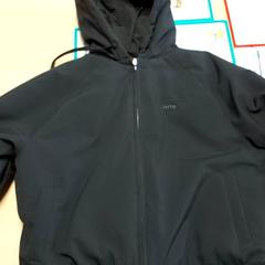 Vestiario Jas Zwart, come riportato da Centraal magazijn utilizzando iLost