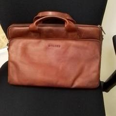 Bolsa, Bolso de embrague & Bolsa, ha sido reportado por ilévia con iLost
