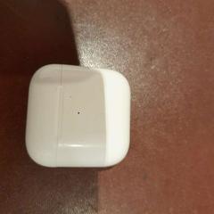 Airpods case blanc, as reported by TCL using iLost