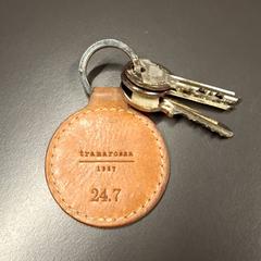 Key case with keys, as reported by IKEA Nice Saint Isidore using iLost