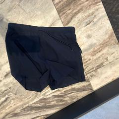 Pantalones cortos, ha sido reportado por Van der Valk Hotel Amsterdam-Amstel con iLost