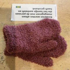 Luvas Paars, como reportado por IKEA Wilrijk utilizando o iLost