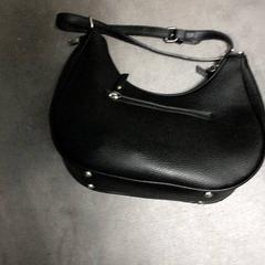 Mala de mão Zwart, como reportado por Transdev Hoeksche Waard Goeree Overflakkee utilizando o iLost