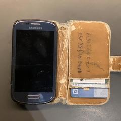 Mobile phone Blue Samsung, como reportado por MEININGER Hotel Bremen Hauptbahnhof utilizando o iLost