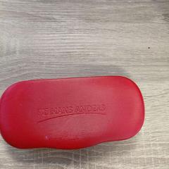 Estoig d'ulleres, segons ha informat EBS OV Poeldijk mitjançant iLost