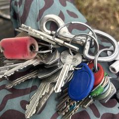 Een grote sleutelbos / sleutels, come riportato a iLost