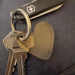 Sleutels met zakmes en hartje, iLost에 보고됨