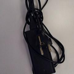 Carregador de portàtils Zwart, segons ha informat Vrije Universiteit Amsterdam mitjançant iLost