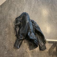 Jakke dönszelmann, som rapportert av Gemeente Amsterdam ved bruk av iLost