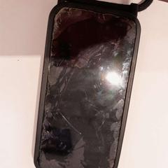 Mobiltelefon iPhone bleu marine, amint azt TCL az iLost segítségével jelentette.