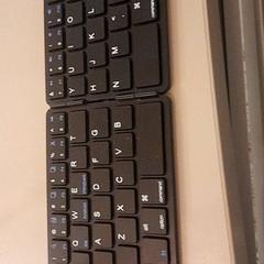 Klávesnice, jak nahlášeno Universiteitsbibliotheek (Witte Singel) pomocí iLost