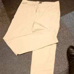 Jeans & Shorts, segundo informou Mövenpick Hotel Amsterdam City Centre usando iLost