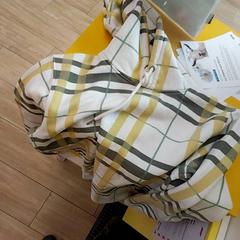Sweat à capuche, a été signalé par IKEA Nantes utilisant iLost