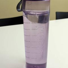 Botella de auga, segundo informou Ziekenhuis Oost-Limburg usando iLost