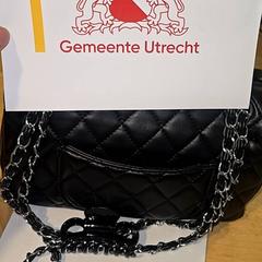 Handtas, segons ha informat Gemeente Utrecht mitjançant iLost