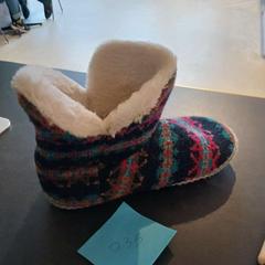 Sabatilles cuddly, segons ha informat Conscious Hotel Westerpark mitjançant iLost