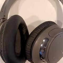 سماعات الرأس Grey sony، كما تم الإبلاغ عنه بواسطة RAI Amsterdam عبر iLost