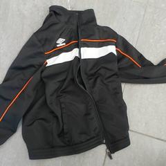 Roupa - Kinder trainingsvest, como reportado por Regio Limburg - Leuven utilizando o iLost