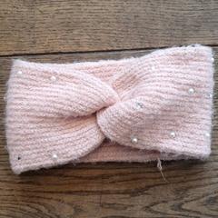 عصابة رأس Roze met pareltjes، كما تم الإبلاغ عنه بواسطة DierenPark Amersfoort عبر iLost