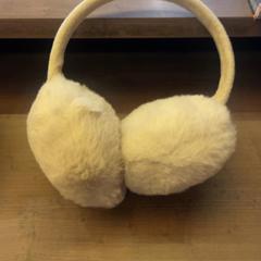 Ear warmer, as reported by Pathé Arnhem using iLost
