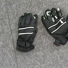 إكسسوارات الملابس zwart، كما تم الإبلاغ عنه بواسطة SnowWorld Landgraaf عبر iLost