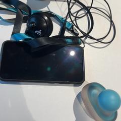 Smartfon Samsung & Perfumy, zgłoszono przez Inntel Hotels Amsterdam Landmark przy użyciu iLost