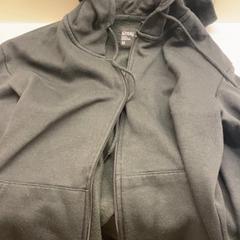 Camisola Zwart, como reportado por HvA Nicolaes Tulphuis & Tania Leonhuis utilizando o iLost