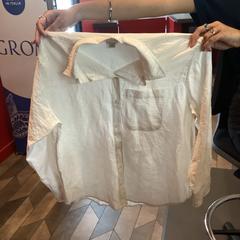 Koszula white, zgłoszono przez MEININGER Hotel Paris Porte de Vincennes przy użyciu iLost