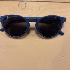 Okulary słoneczne Kind, zgłoszono przez Familie Resort Molenwaard przy użyciu iLost