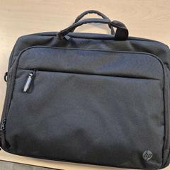 Laptop tas zwart HP, amint azt Connexxion Zeeland az iLost segítségével jelentette.