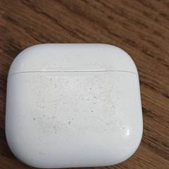 Pouzdro na airpods airpid, jak nahlášeno Qbuzz GD Groningen HS pomocí iLost