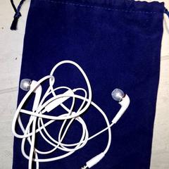 Oortjes met draad, segons ha informat Qbuzz DMG mitjançant iLost