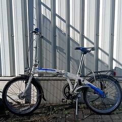 Bicicleta Dahon Wit met blauw, ha sido reportado por Fietsdepot Hasselt con iLost
