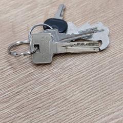 Keychain, as reported by Regio Antwerpen - Brussel using iLost