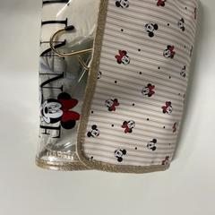 حقيبة نسائية ladeis، كما تم الإبلاغ عنه بواسطة Silver Sands Beach عبر iLost