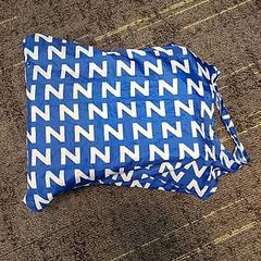 Saco Blauw van de Zeeman, como reportado por Connexxion Noord Holland Noord Hoorn utilizando o iLost