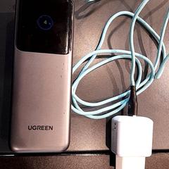 Adapter Zilver grijze  met witte lader, rapporterat av Campus Den Haag med iLost