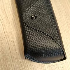 Etui à lunettes avec lunettes, a été signalé par Qbuzz Fryslân utilisant iLost