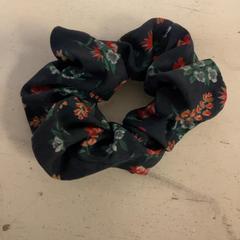 Scrunchie, rapporterat av Artis med iLost