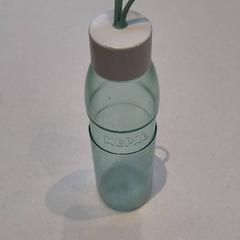 Láhev na vodu, jak nahlášeno Rijksmuseum van Oudheden pomocí iLost