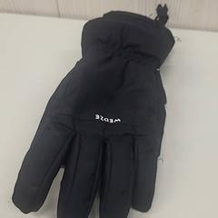 手袋 がiLostで Transdev Gooi en Vechtstreek によって報告されました