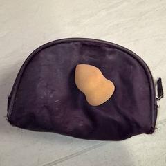 Bossa de maquillatge, segons ha informat Qbuzz DMG mitjançant iLost