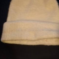 Bonnet Beige, a été signalé par TivoliVredenburg utilisant iLost