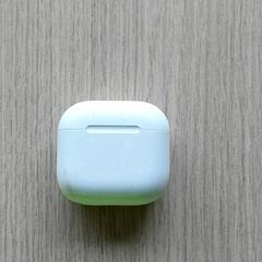 Elektronika - Draadloze oortjes, amint azt Centraal magazijn az iLost segítségével jelentette.